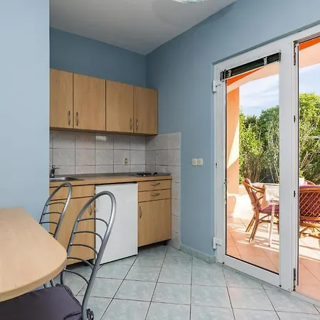 Apartamento In Nin With Pool Near The