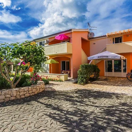 Apartamento In Nin With Pool Near The *
