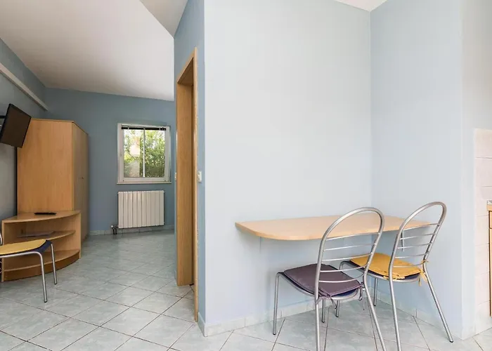 דירה In Nin With Pool Near The *