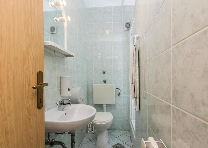 דירה In Nin With Pool Near The זאטון